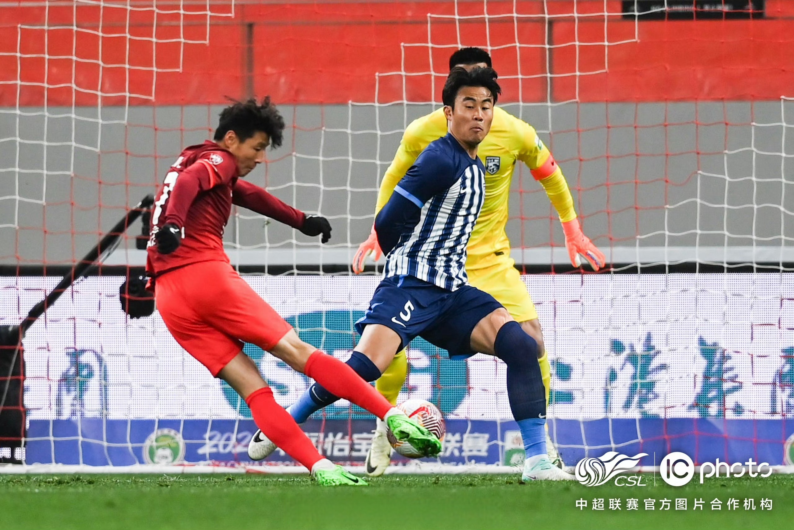 九游体育app-上海海港发布备战花絮，今晚战术微调，欧联任务艰巨，年轻球员得到机会(海盗港湾20天困难详细攻略)